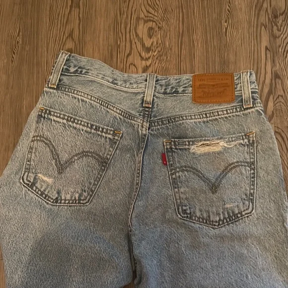 Levi’s (Dad Jean) Distressed Light Blue Jeans - Picture 3 of 3